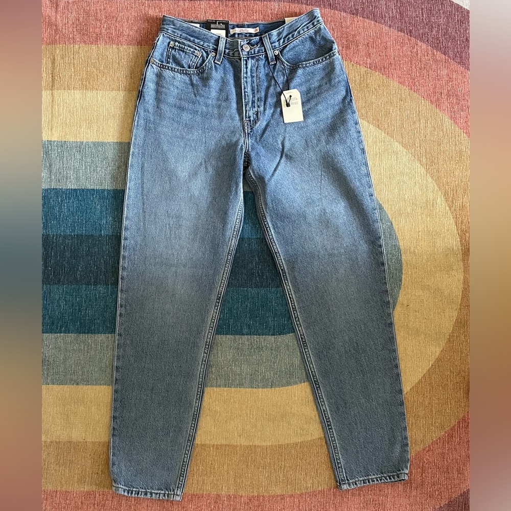 Levis midwash 80’s mom Jean, tags attached